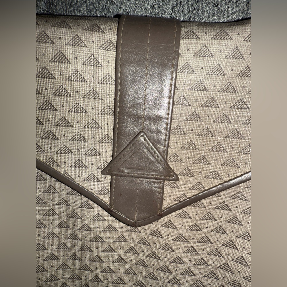 Geometric Patterned Clutch - Picture 11 of 13